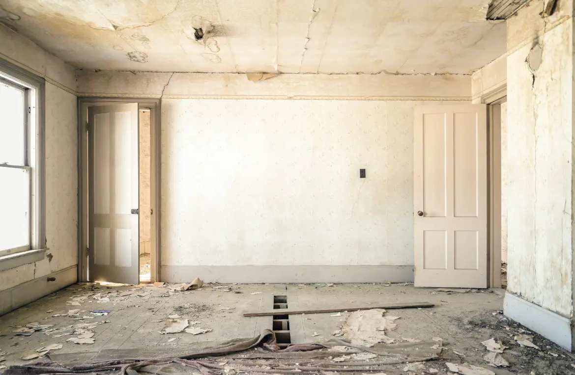 Waste disposal crew managing a cleanout project in Los Ranchos de Albuquerque
